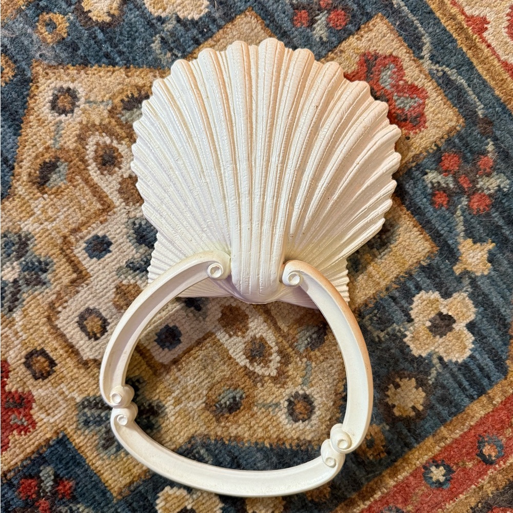 Vintage Syroco Inc Seashell Hand Towel Holder